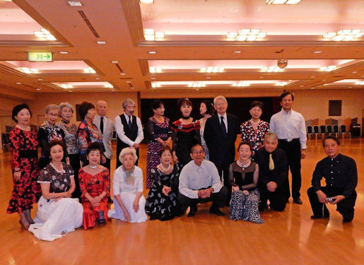 ���{�����N���u �����𗬃_���X�p�[�e�B�[